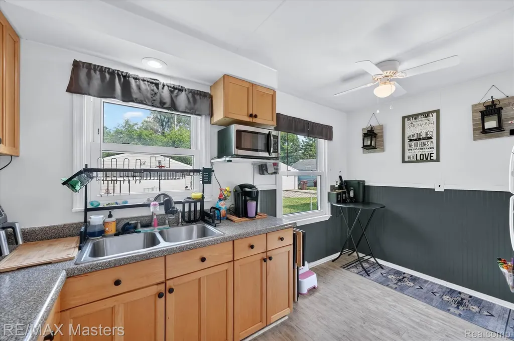 4643 Niagara Street Wayne City MI 48184