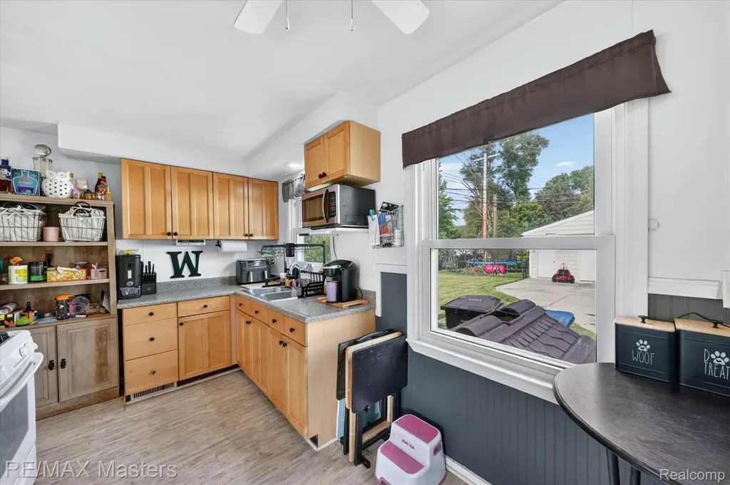 4643 Niagara Street Wayne City MI 48184