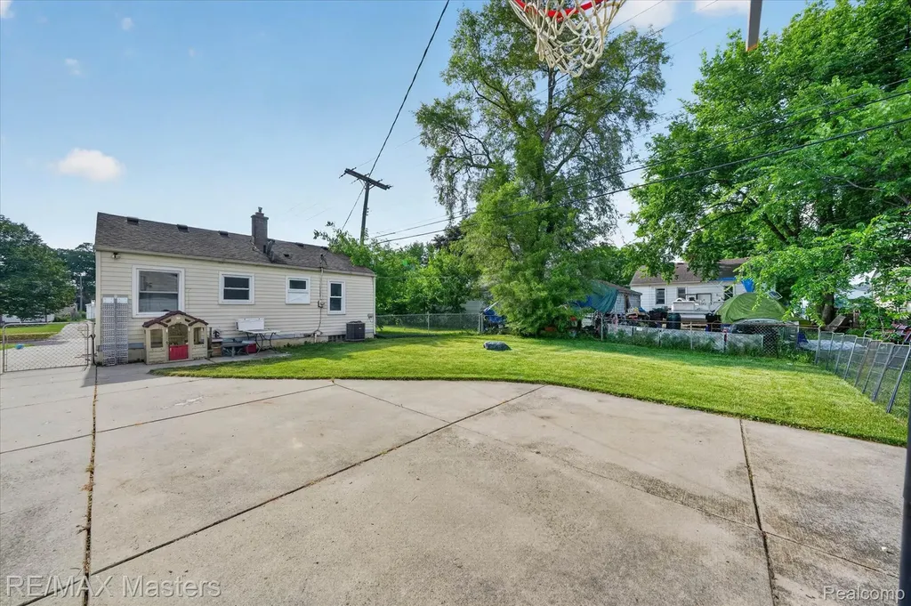 4643 Niagara Street Wayne City MI 48184