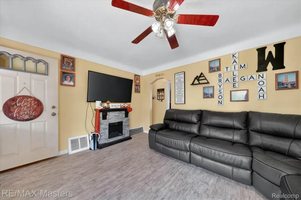 4643 Niagara Street Wayne City MI 48184