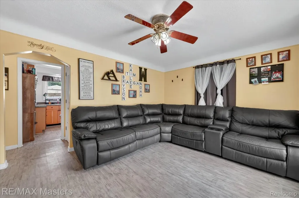 4643 Niagara Street Wayne City MI 48184