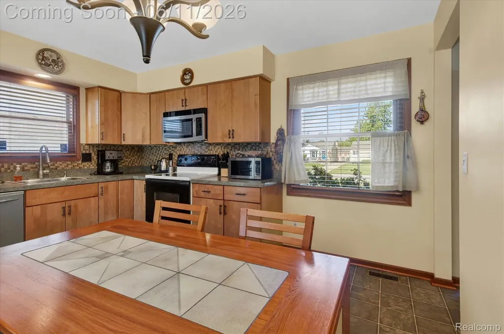 15125 Churchill Street Southgate City MI 48195