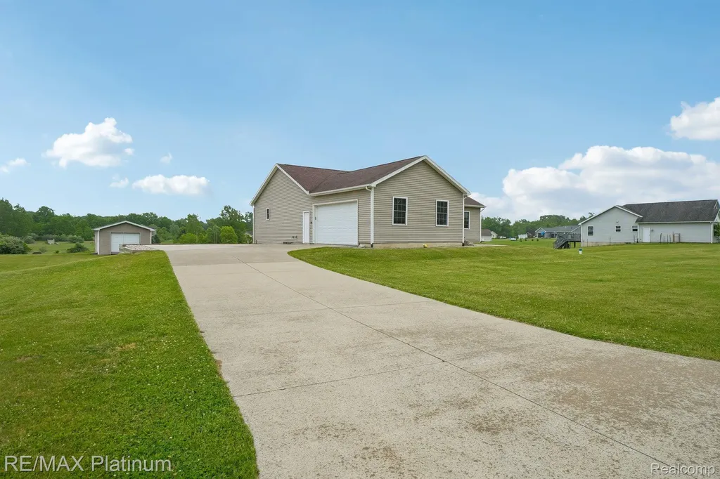 11704 Glen Mary Conway Township MI 48418