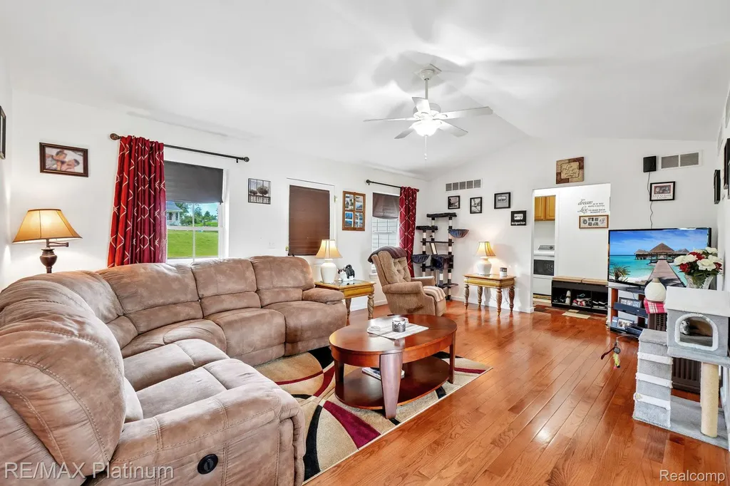 11704 Glen Mary Conway Township MI 48418