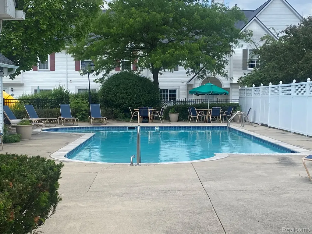 22192 Cape Cod Way Farmington Hills City MI 48336
