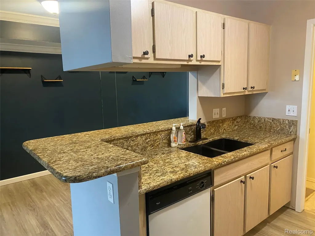 22192 Cape Cod Way Farmington Hills City MI 48336