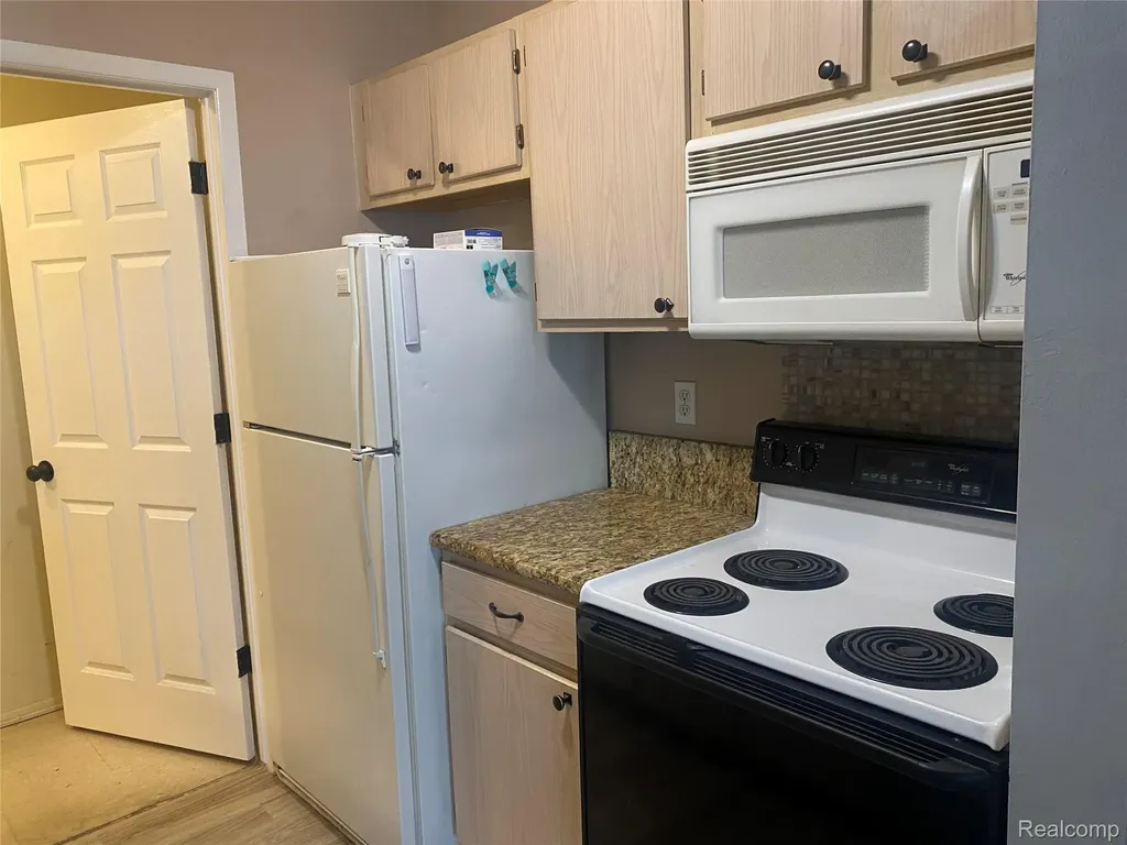 22192 Cape Cod Way Farmington Hills City MI 48336