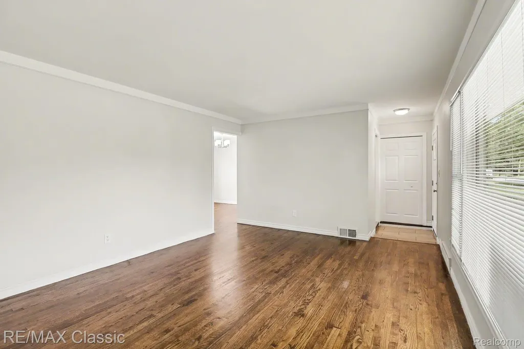 28691 Hales Street Madison Heights City MI 48071
