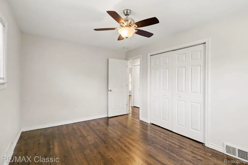 28691 Hales Street Madison Heights City MI 48071