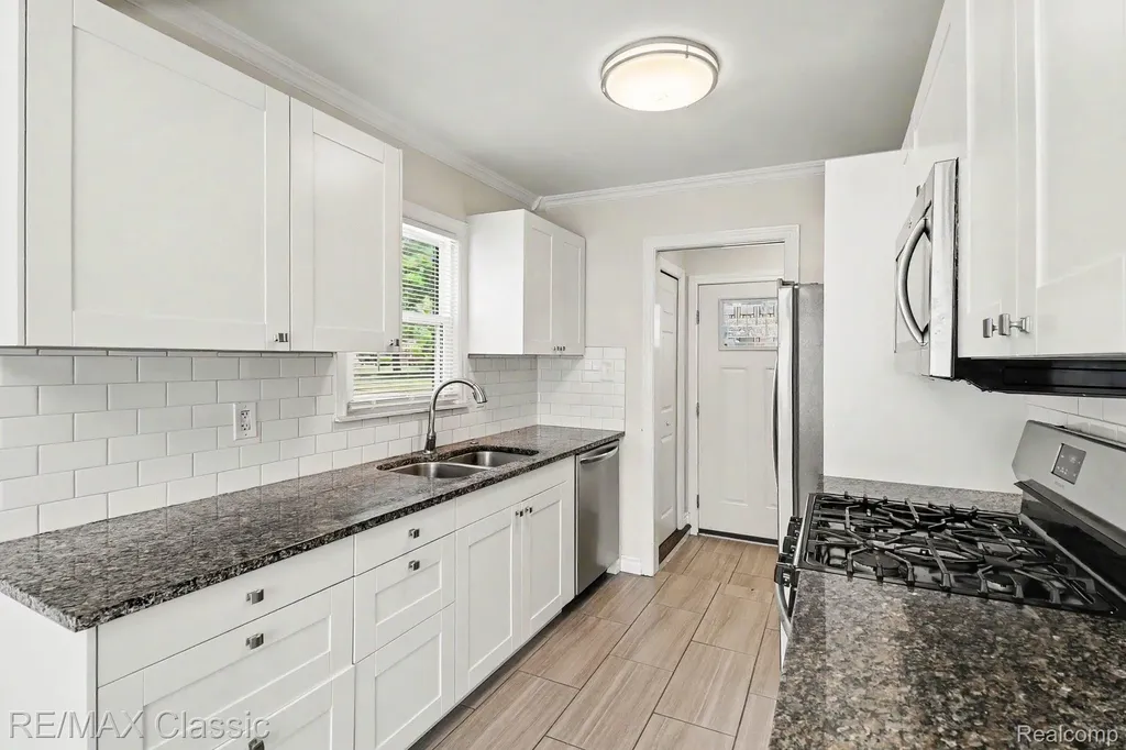28691 Hales Street Madison Heights City MI 48071
