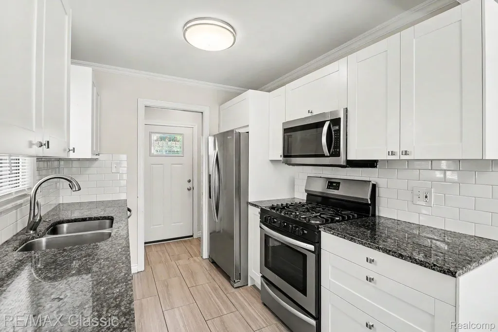 28691 Hales Street Madison Heights City MI 48071