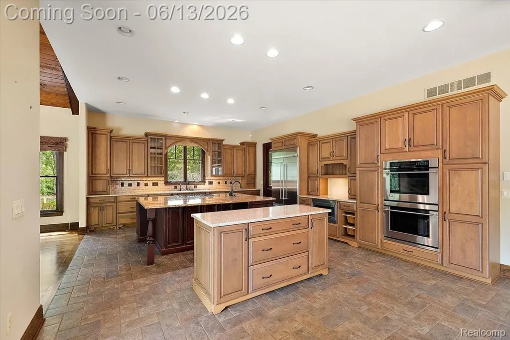 1600 S Hickory Ridge Trail Milford Charter Township MI 48380