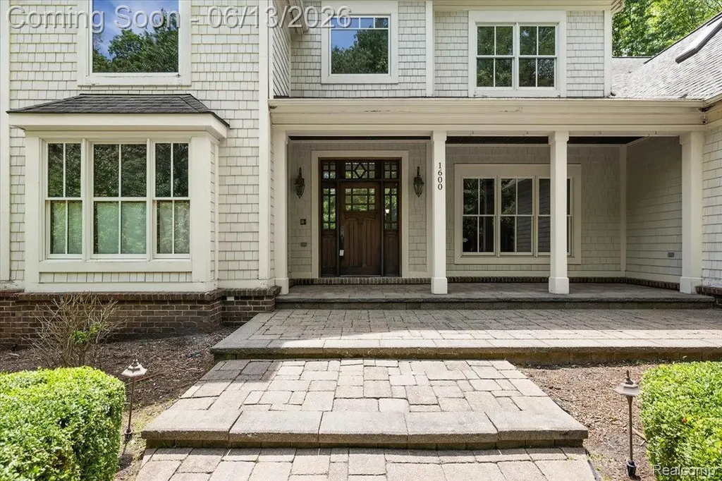 1600 S Hickory Ridge Trail Milford Charter Township MI 48380
