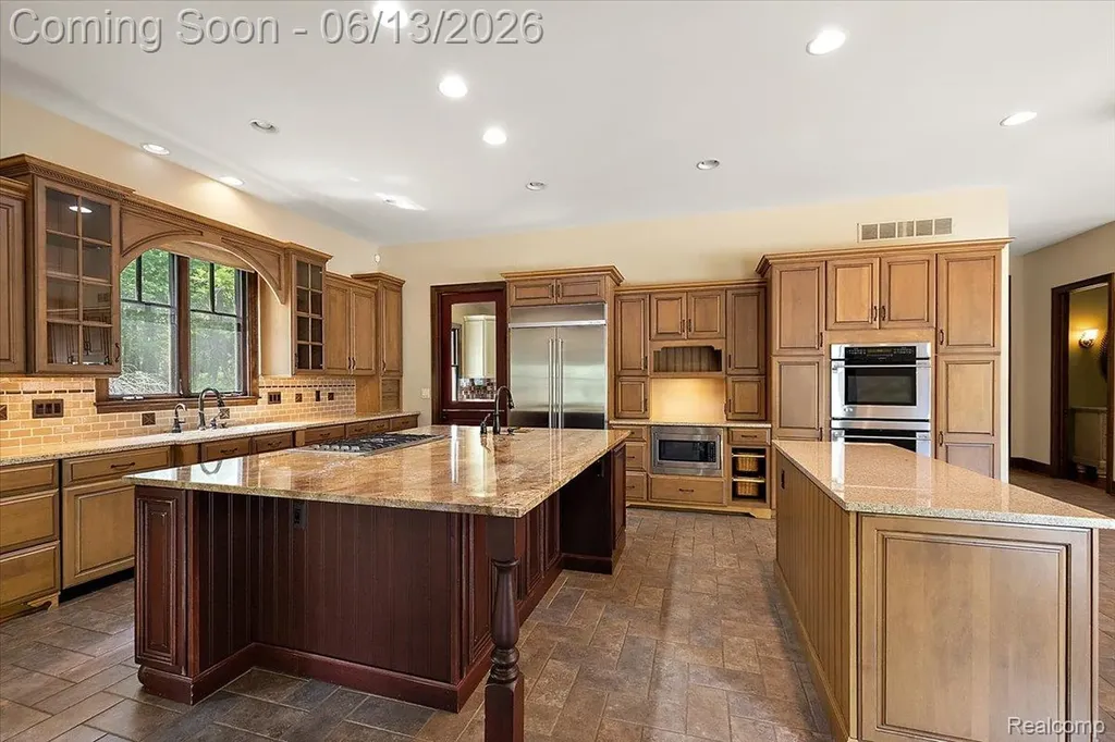 1600 S Hickory Ridge Trail Milford Charter Township MI 48380
