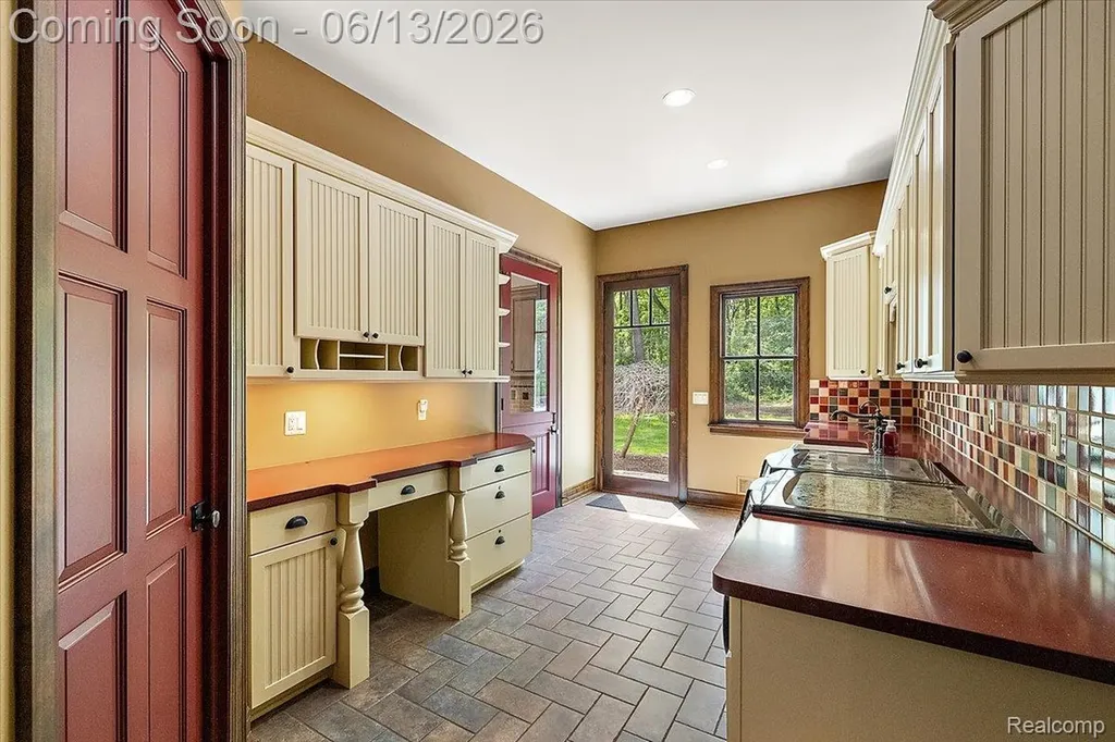 1600 S Hickory Ridge Trail Milford Charter Township MI 48380