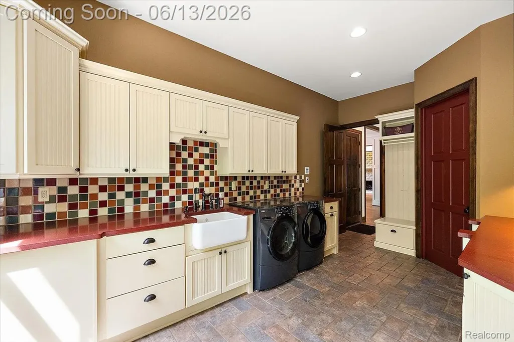 1600 S Hickory Ridge Trail Milford Charter Township MI 48380