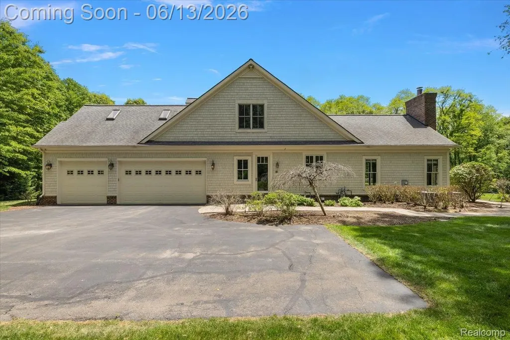 1600 S Hickory Ridge Trail Milford Charter Township MI 48380