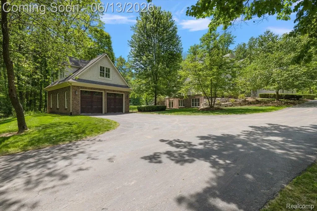 1600 S Hickory Ridge Trail Milford Charter Township MI 48380