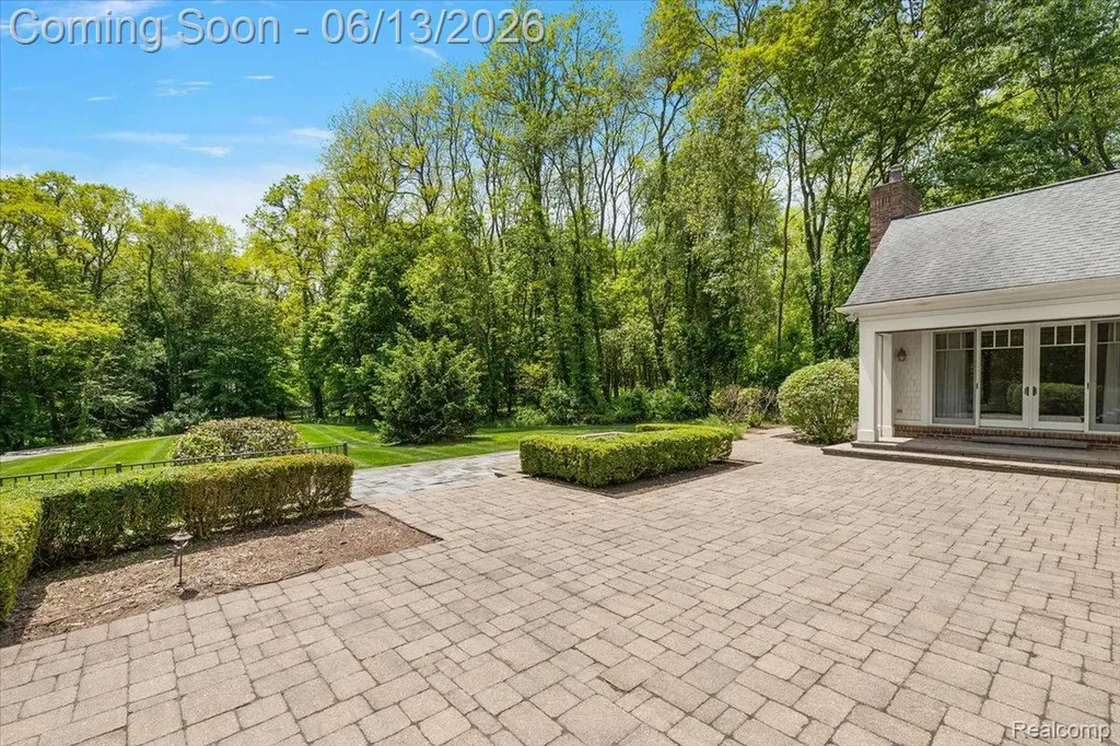 1600 S Hickory Ridge Trail Milford Charter Township MI 48380