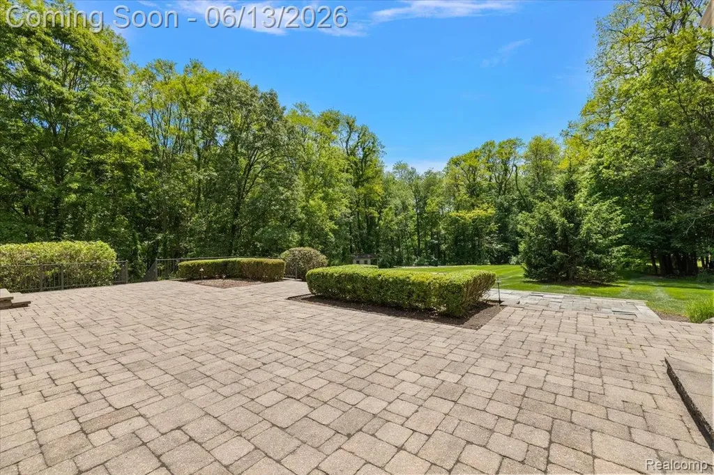 1600 S Hickory Ridge Trail Milford Charter Township MI 48380