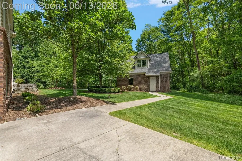 1600 S Hickory Ridge Trail Milford Charter Township MI 48380