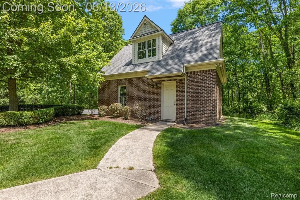 1600 S Hickory Ridge Trail Milford Charter Township MI 48380
