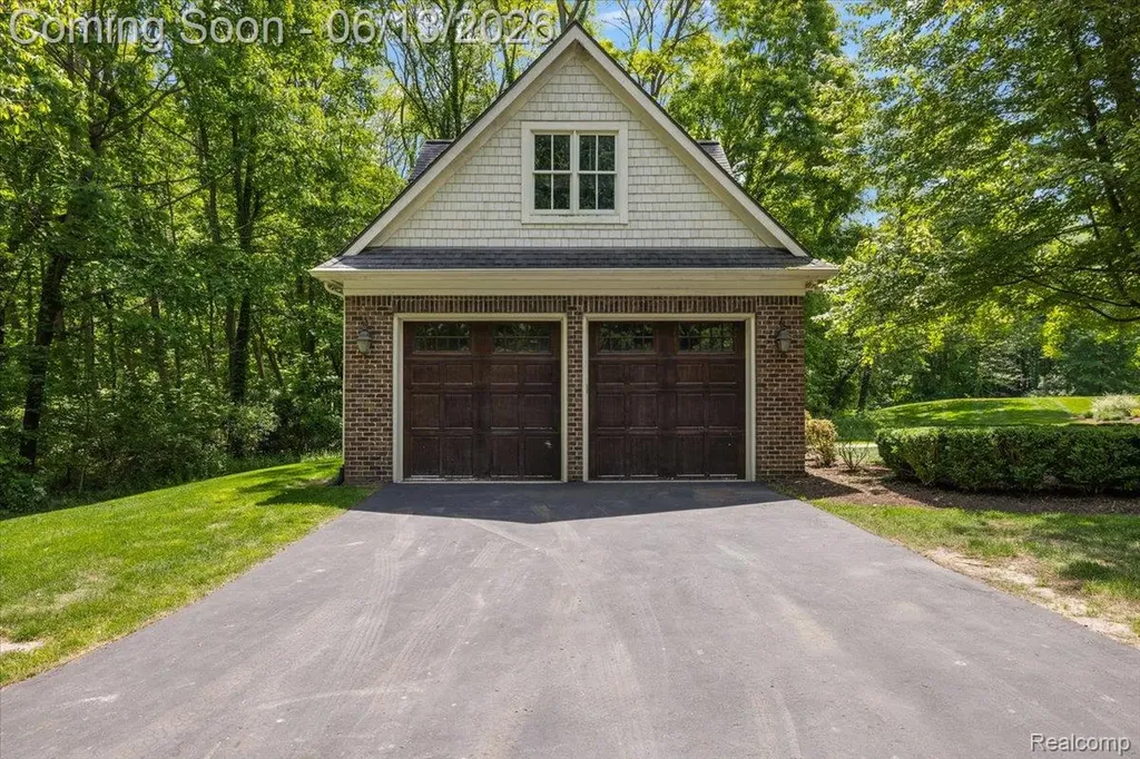 1600 S Hickory Ridge Trail Milford Charter Township MI 48380
