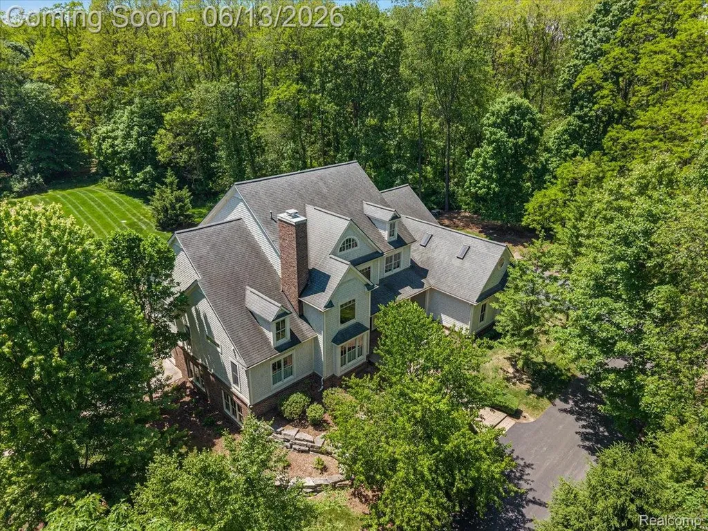 1600 S Hickory Ridge Trail Milford Charter Township MI 48380
