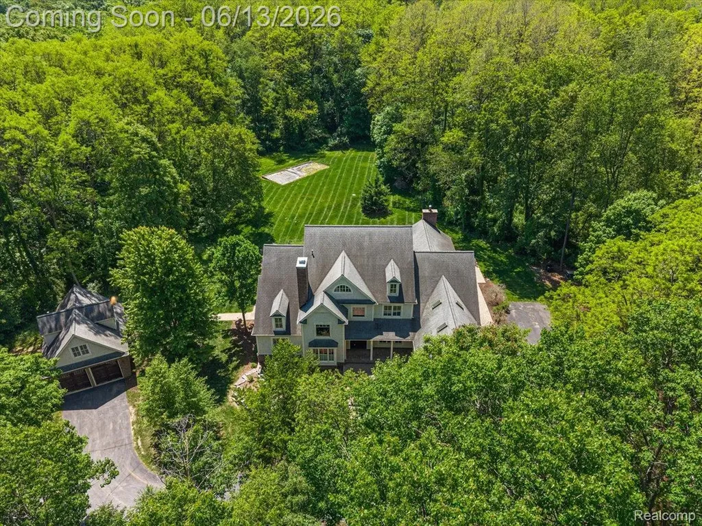 1600 S Hickory Ridge Trail Milford Charter Township MI 48380