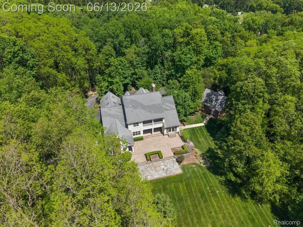 1600 S Hickory Ridge Trail Milford Charter Township MI 48380