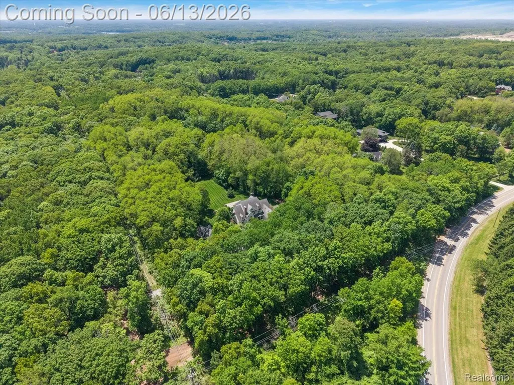 1600 S Hickory Ridge Trail Milford Charter Township MI 48380
