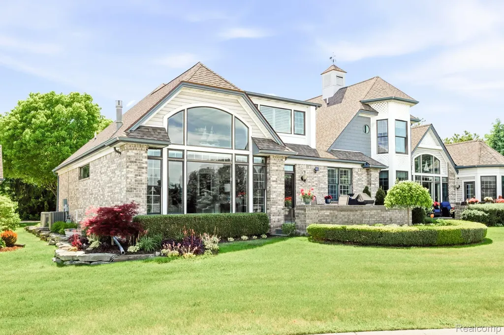 954 Edison Shores Court Port Huron City MI 48060