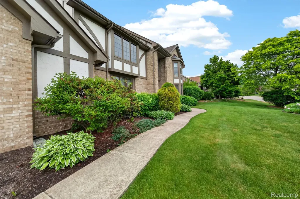 30693 Huntsman Drive E Farmington Hills City MI 48331
