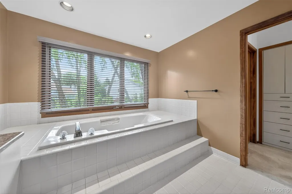 30693 Huntsman Drive E Farmington Hills City MI 48331
