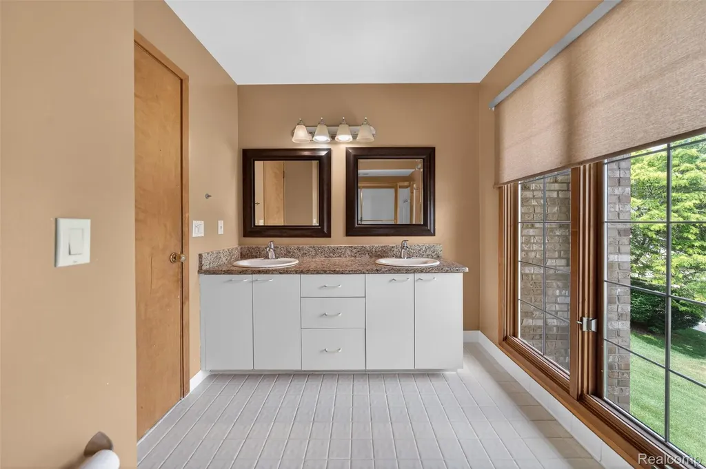 30693 Huntsman Drive E Farmington Hills City MI 48331