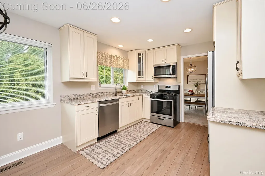 29981 Rock Creek Drive Southfield City MI 48076