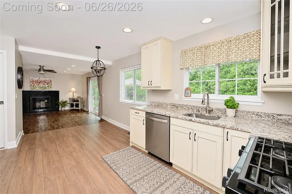 29981 Rock Creek Drive Southfield City MI 48076