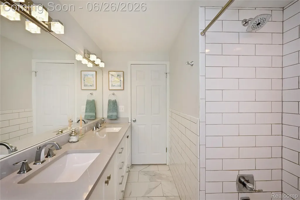 29981 Rock Creek Drive Southfield City MI 48076