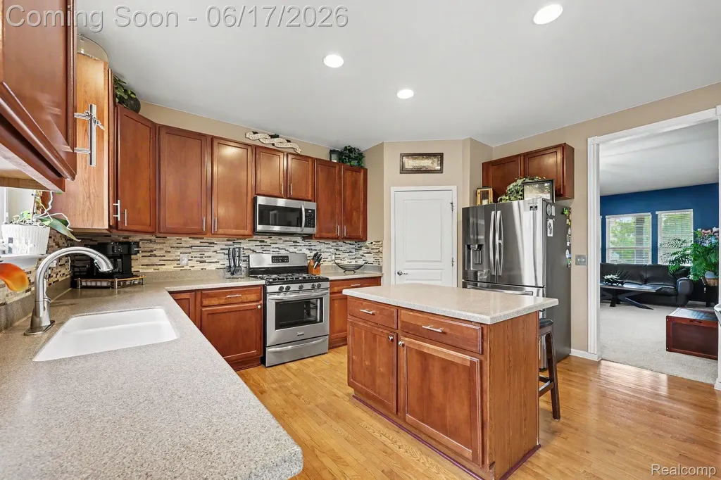 19120 Pembridge Street Macomb Township MI 48042
