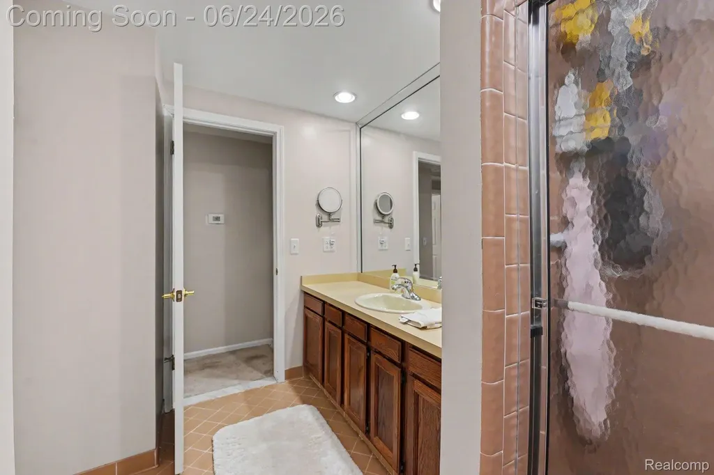 5997 Marble Drive Troy City MI 48085