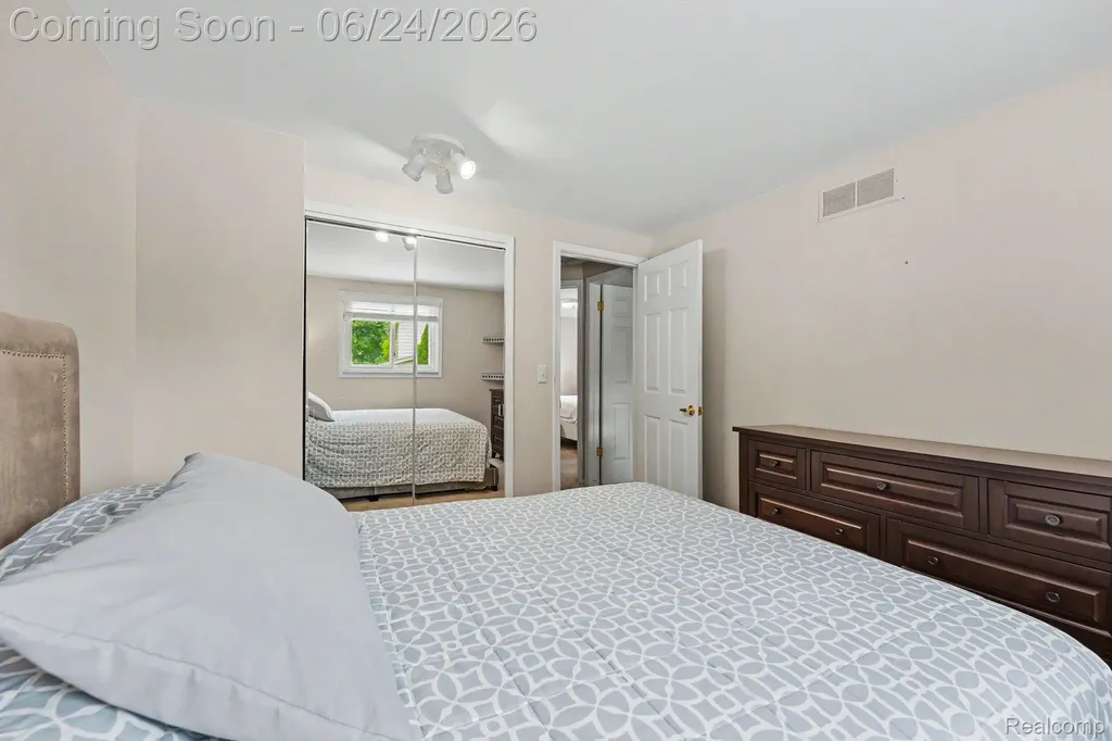 5997 Marble Drive Troy City MI 48085