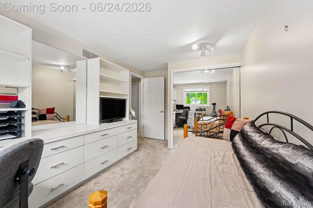 5997 Marble Drive Troy City MI 48085