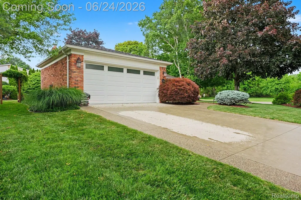 5997 Marble Drive Troy City MI 48085