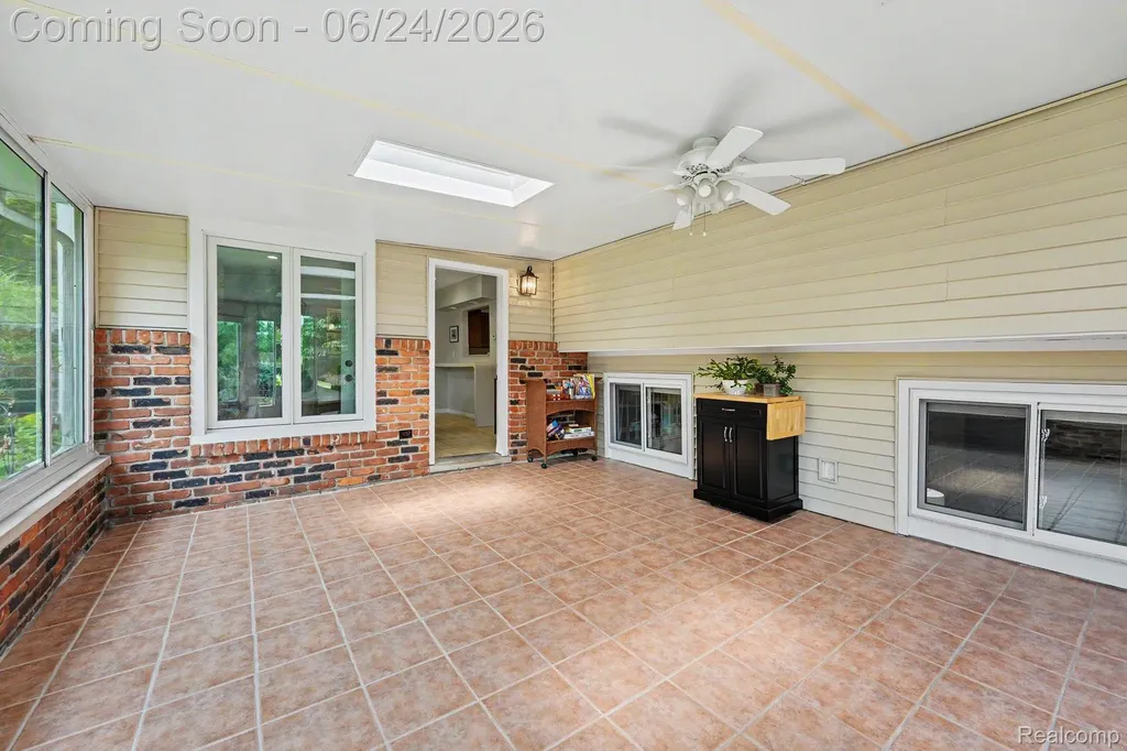 5997 Marble Drive Troy City MI 48085