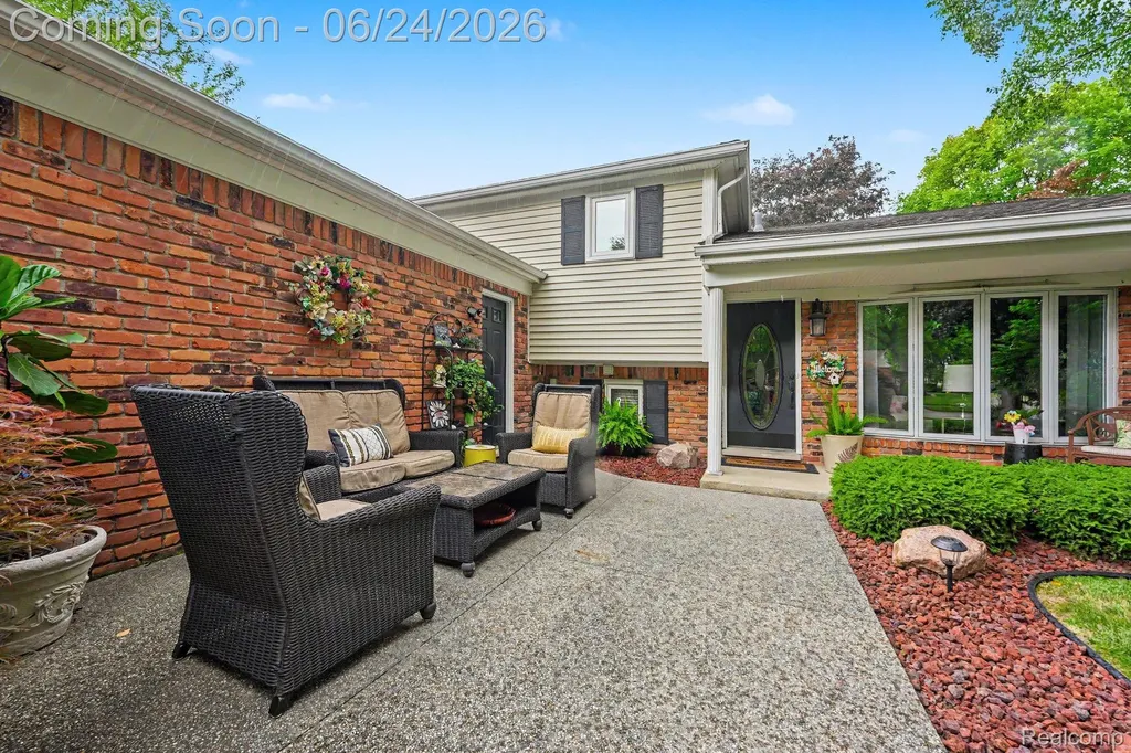 5997 Marble Drive Troy City MI 48085