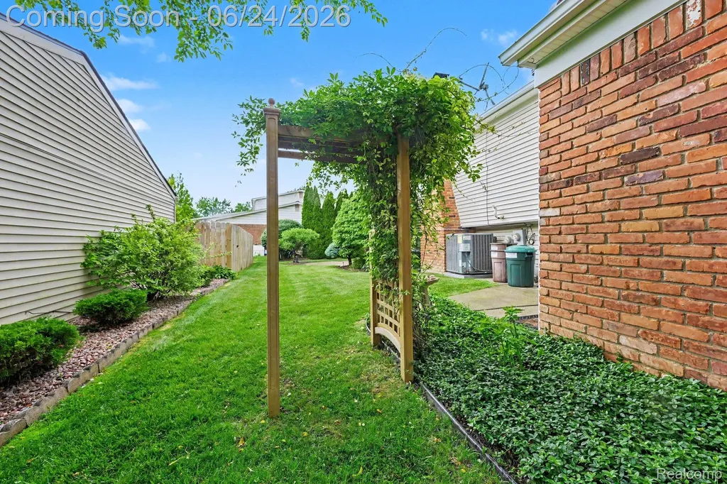 5997 Marble Drive Troy City MI 48085