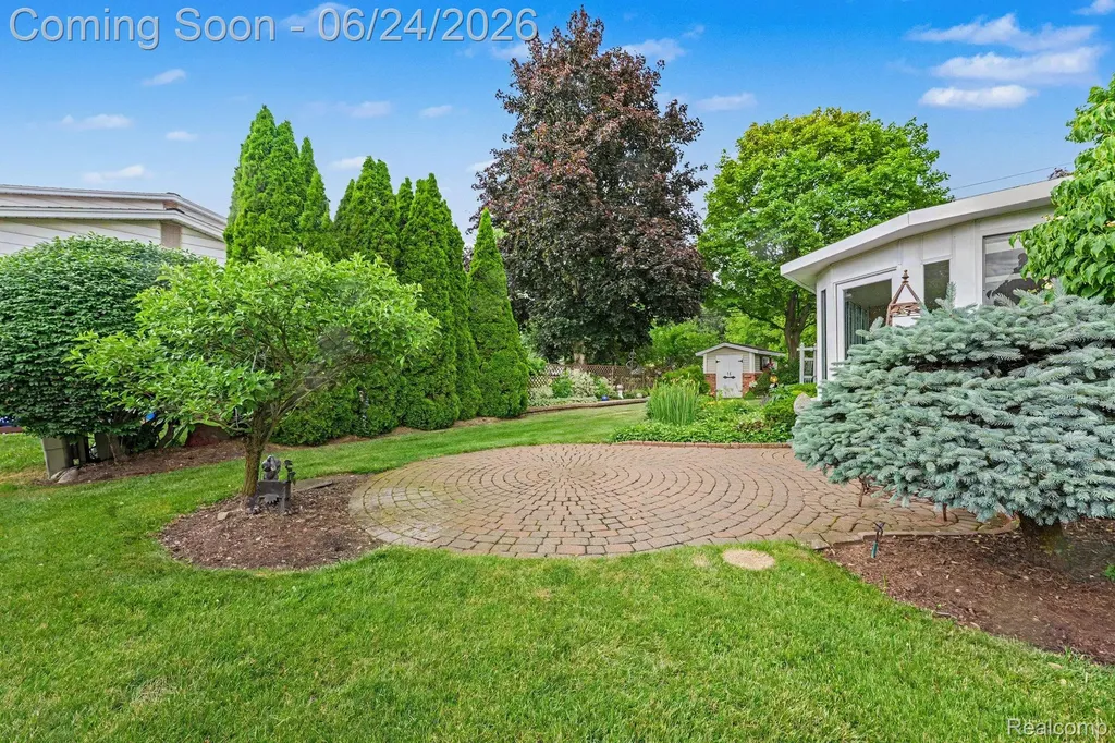 5997 Marble Drive Troy City MI 48085