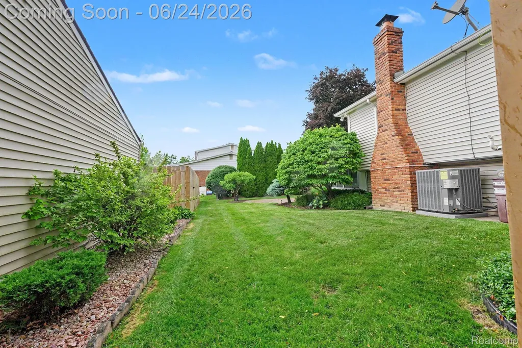 5997 Marble Drive Troy City MI 48085