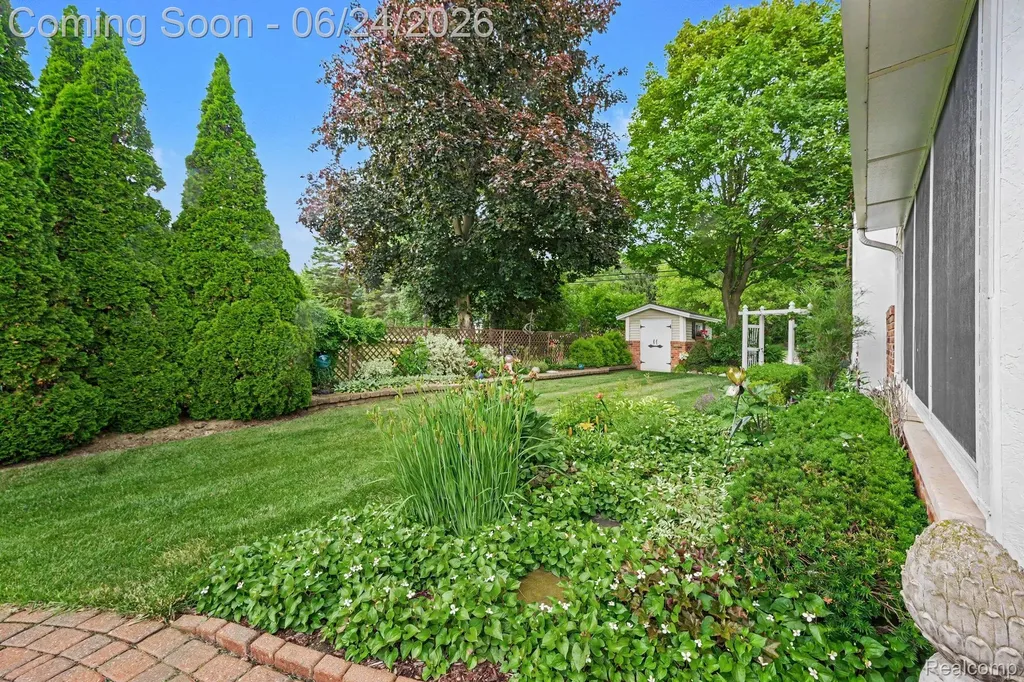 5997 Marble Drive Troy City MI 48085