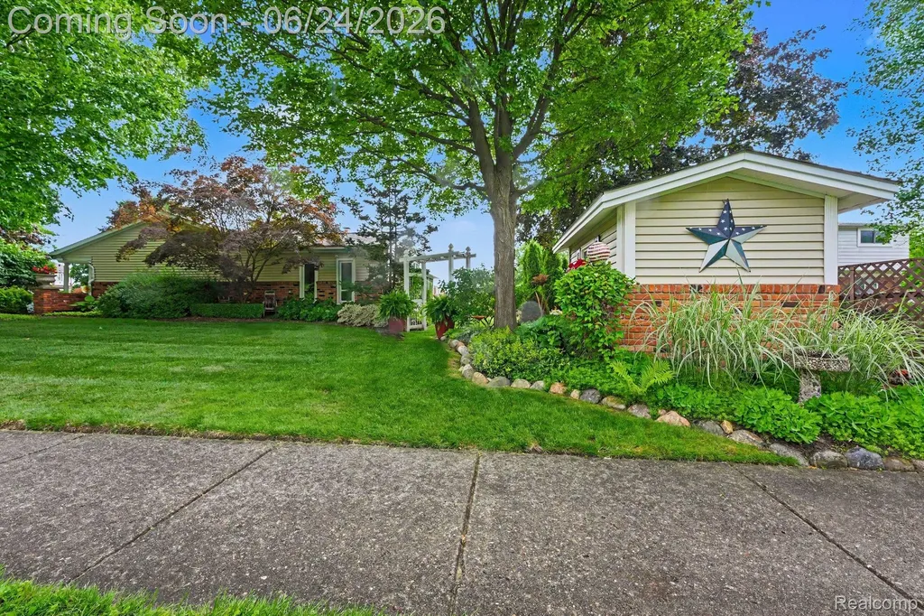 5997 Marble Drive Troy City MI 48085